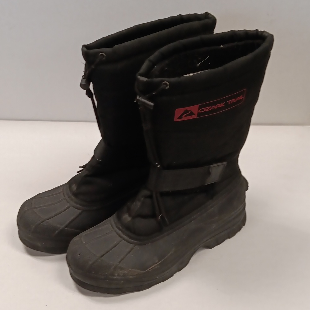OZARK TRAIL MEN'S SIZE 12 HEAVY DURABLE WINTER BOOTS.